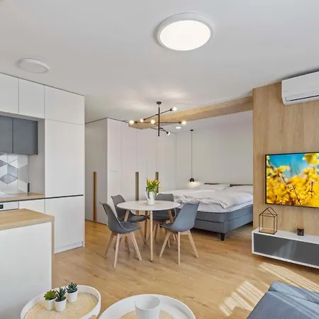Lam Concrete - Ac - Balcony Apartment *