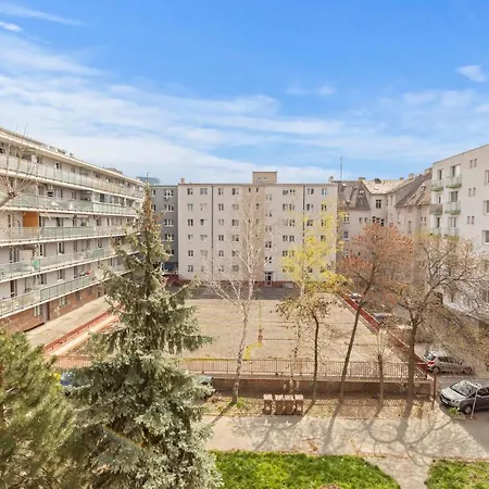 Lam Concrete - Ac - Balcony Apartment Bratislava