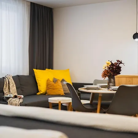 Διαμέρισμα Bnb Budysinska Apartment With Balcony *