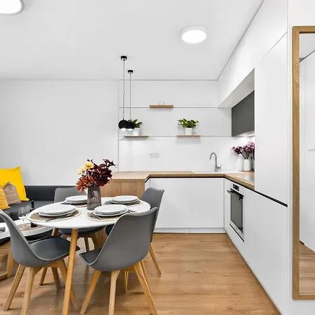 Bnb Budysinska Apartment With Balcony Apartman