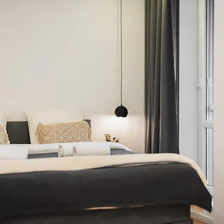 Apartman Bnb Budysinska Apartment With Balcony *