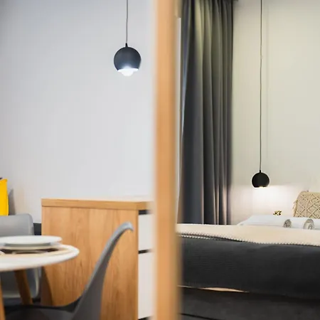 Apartman Bnb Budysinska Apartment With Balcony *