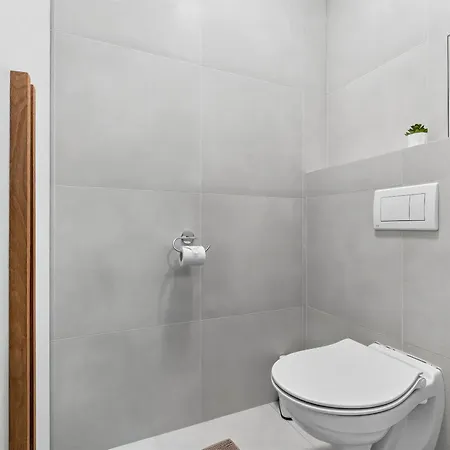 Bnb Budysinska Apartment With Balcony * Μπρατισλάβα