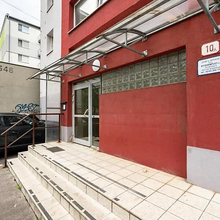 Bnb Budysinska Apartment With Balcony * Pozsony