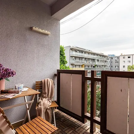 Apartman Bnb Budysinska Apartment With Balcony *
