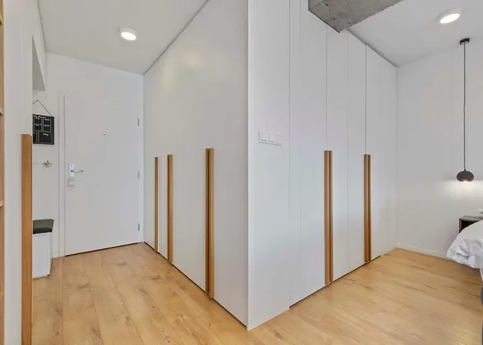 Lam Concrete - Ac - Balcony Apartment Bratislava